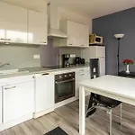 Pons Apartment *