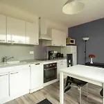 Pons Apartment *